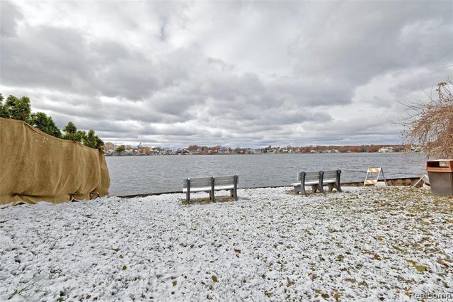 126 N North Shore Drive, Lake Orion, MI 48362