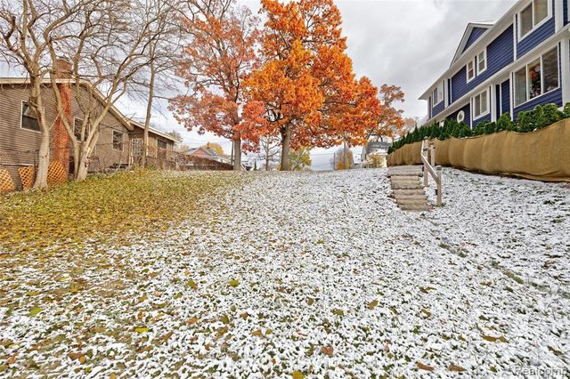 126 N North Shore Drive, Lake Orion, MI 48362