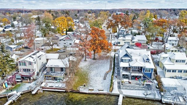 126 N North Shore Drive, Lake Orion, MI 48362