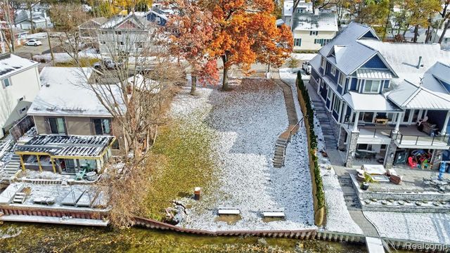 126 N North Shore Drive, Lake Orion, MI 48362