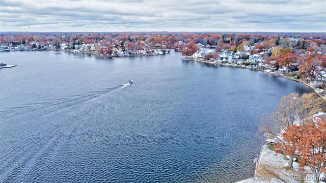 126 N North Shore Drive, Lake Orion, MI 48362