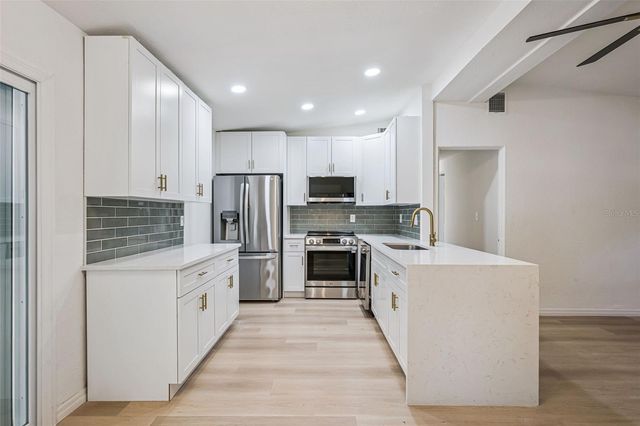 2827 S PARK AVENUE, Sanford, FL 32773