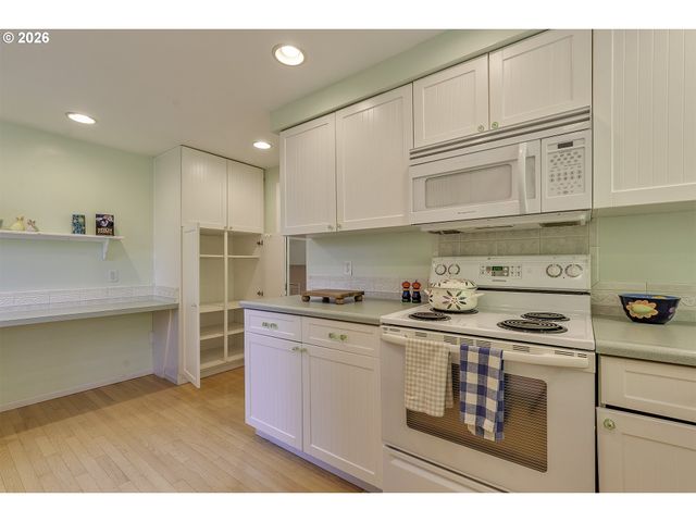 14395 Sw 27TH Ct, Beaverton, OR 97008