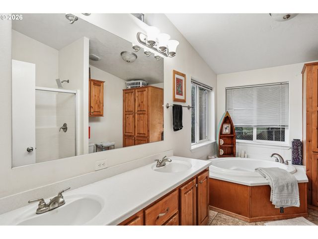 15212 Se RIVER FOREST Dr, Milwaukie, OR 97267