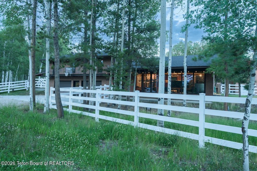 559 MOOSE Street, Pinedale, WY 82941 photo 2