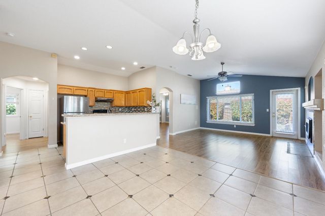 8600 Heritage Hill Dr, Elk Grove, CA 95624