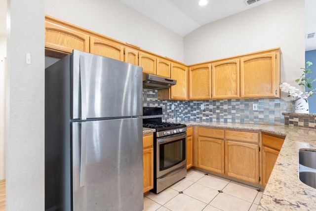 8600 Heritage Hill Dr, Elk Grove, CA 95624