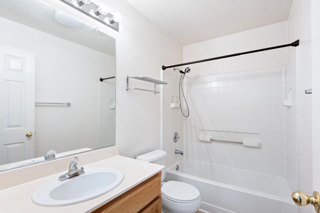 8600 Heritage Hill Dr, Elk Grove, CA 95624