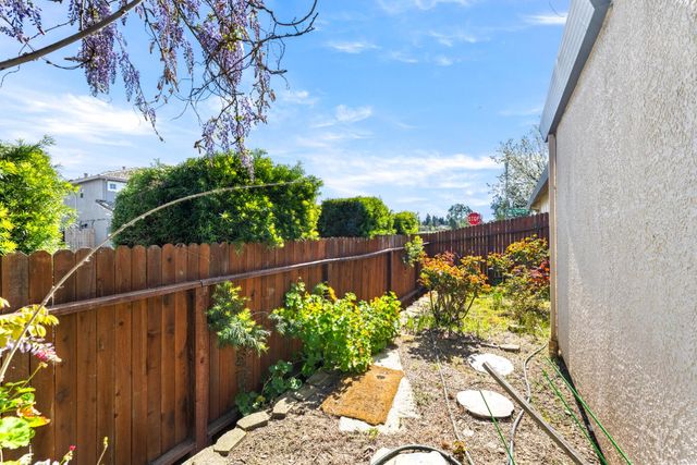 8600 Heritage Hill Dr, Elk Grove, CA 95624