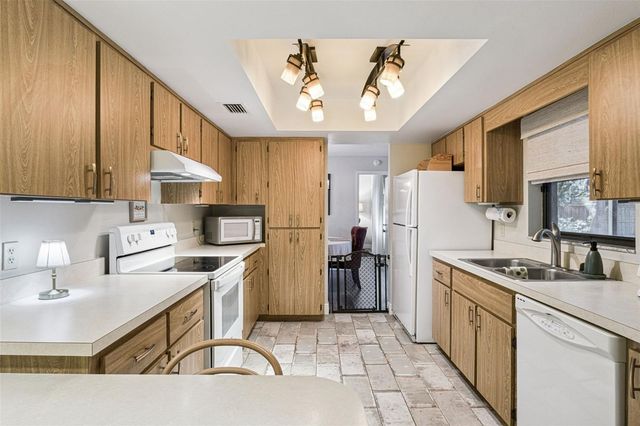 1105 N VALENCIA AVENUE, Howey In The Hills, FL 34737