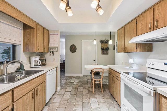 1105 N VALENCIA AVENUE, Howey In The Hills, FL 34737