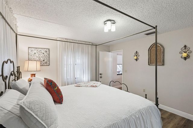 1105 N VALENCIA AVENUE, Howey In The Hills, FL 34737