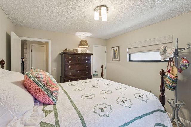 1105 N VALENCIA AVENUE, Howey In The Hills, FL 34737