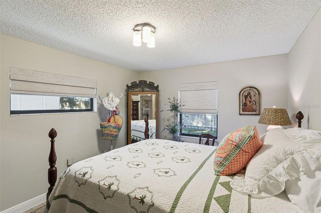 1105 N VALENCIA AVENUE, Howey In The Hills, FL 34737