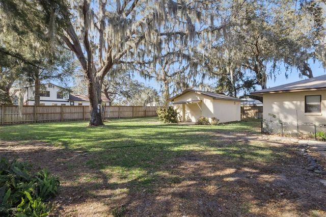 1105 N VALENCIA AVENUE, Howey In The Hills, FL 34737
