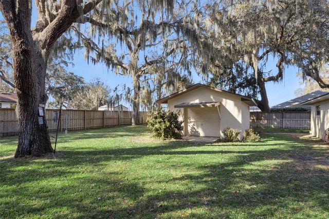 1105 N VALENCIA AVENUE, Howey In The Hills, FL 34737