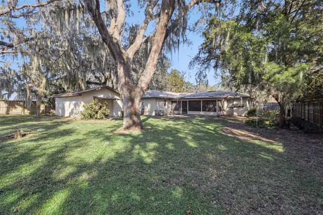 1105 N VALENCIA AVENUE, Howey In The Hills, FL 34737