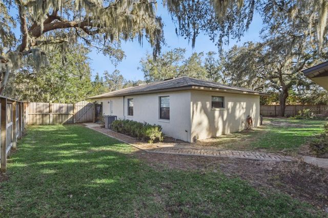 1105 N VALENCIA AVENUE, Howey In The Hills, FL 34737