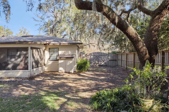 1105 N VALENCIA AVENUE, Howey In The Hills, FL 34737