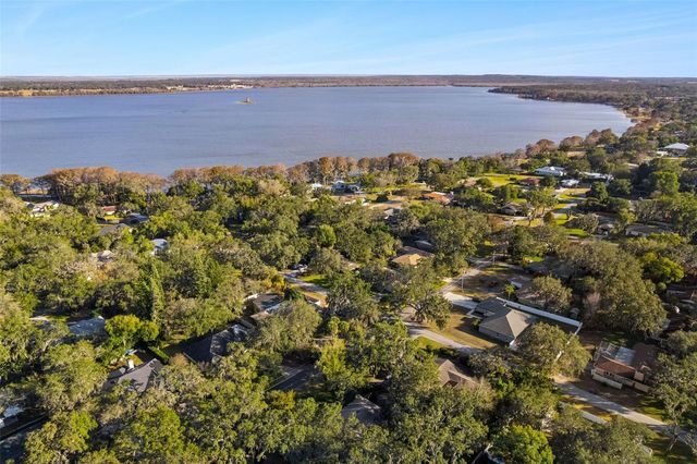 1105 N VALENCIA AVENUE, Howey In The Hills, FL 34737