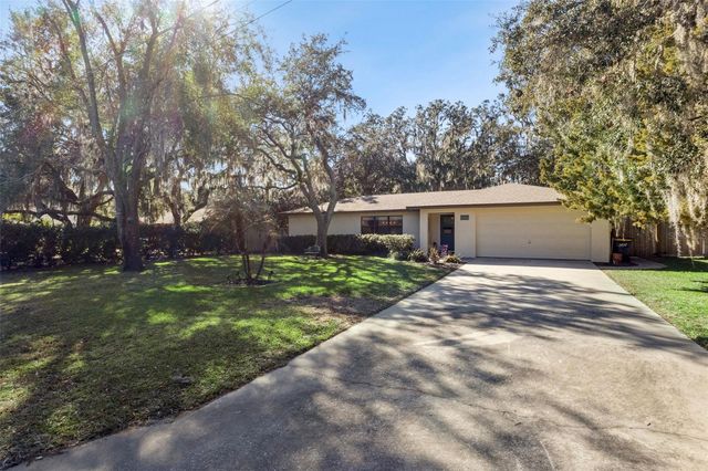 1105 N VALENCIA AVENUE, Howey In The Hills, FL 34737