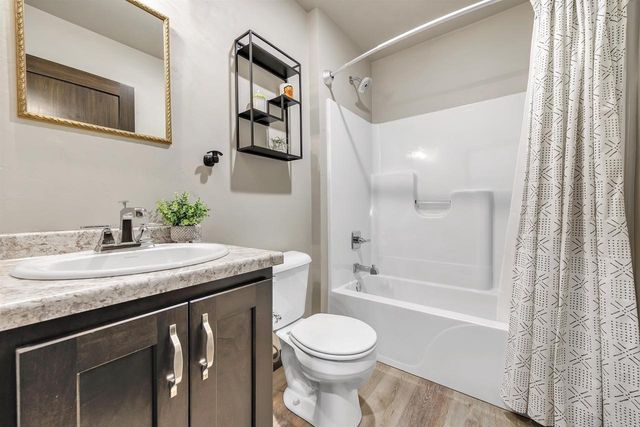 1231 S GREENWOOD AVENUE, Green Bay, WI 54304