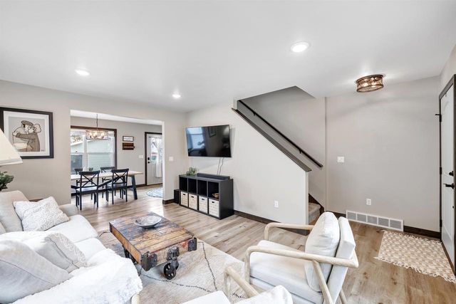 1231 S GREENWOOD AVENUE, Green Bay, WI 54304