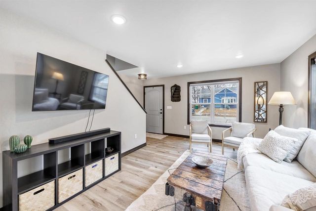 1231 S GREENWOOD AVENUE, Green Bay, WI 54304