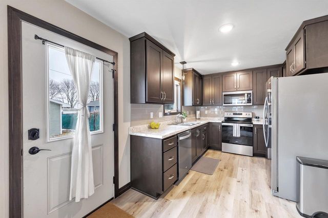 1231 S GREENWOOD AVENUE, Green Bay, WI 54304