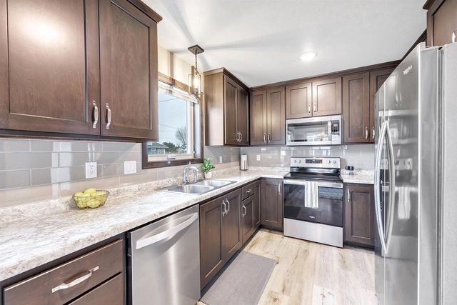 1231 S GREENWOOD AVENUE, Green Bay, WI 54304