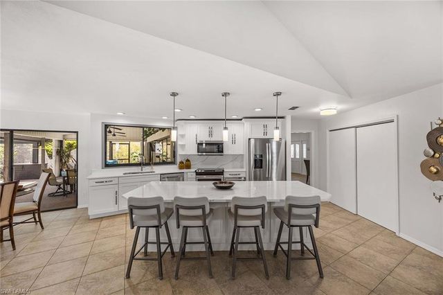 2529 Kings Lake BLVD, Naples, FL 34112