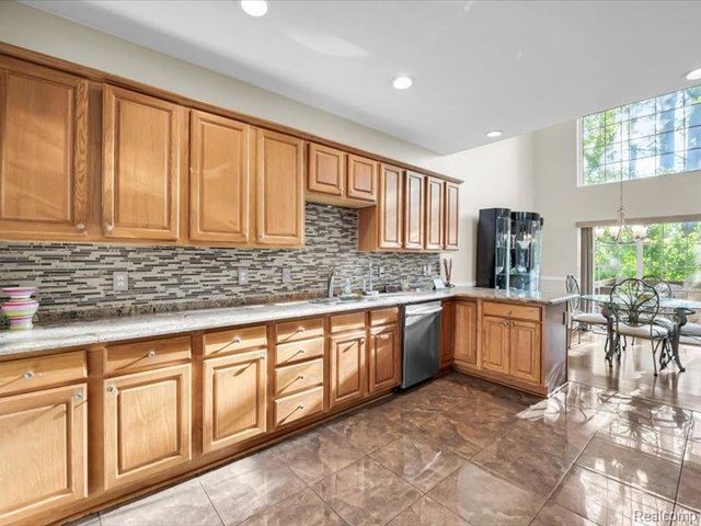 41772 E Glade Road 41, Canton, MI 48187