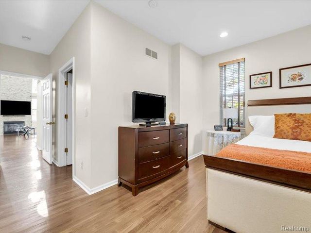 41772 E Glade Road 41, Canton, MI 48187