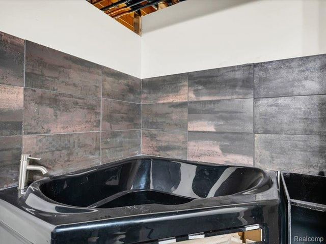 41772 E Glade Road 41, Canton, MI 48187