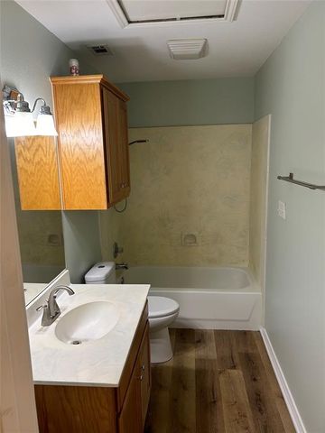 29 Wood Glen DR, Wimberley, TX 78676