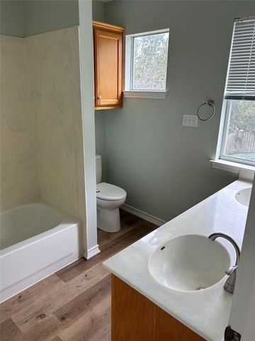 29 Wood Glen DR, Wimberley, TX 78676