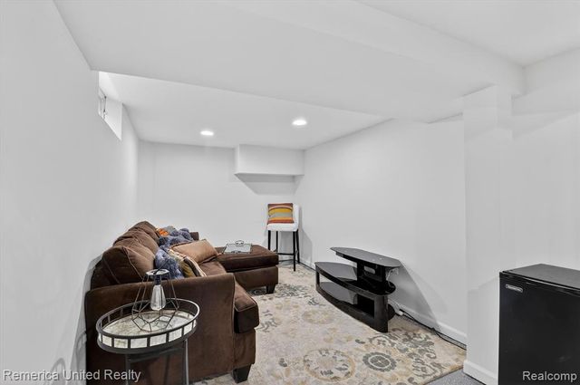 508 S Chocolay Avenue, Clawson, MI 48017