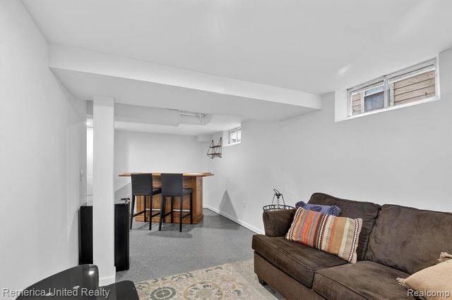 508 S Chocolay Avenue, Clawson, MI 48017