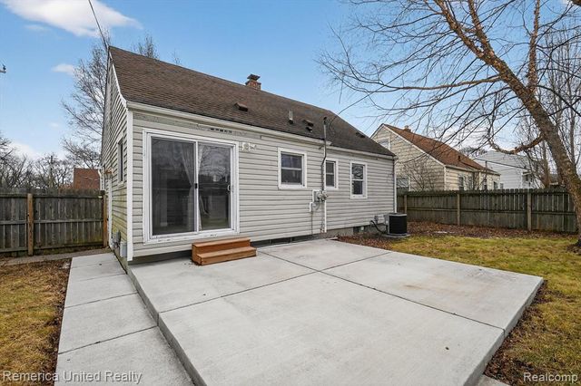 508 S Chocolay Avenue, Clawson, MI 48017