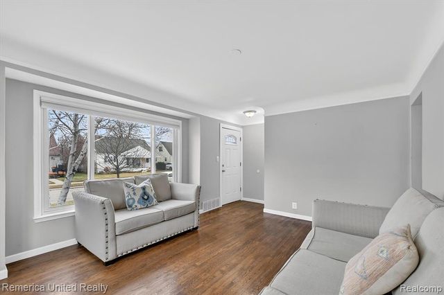 508 S Chocolay Avenue, Clawson, MI 48017