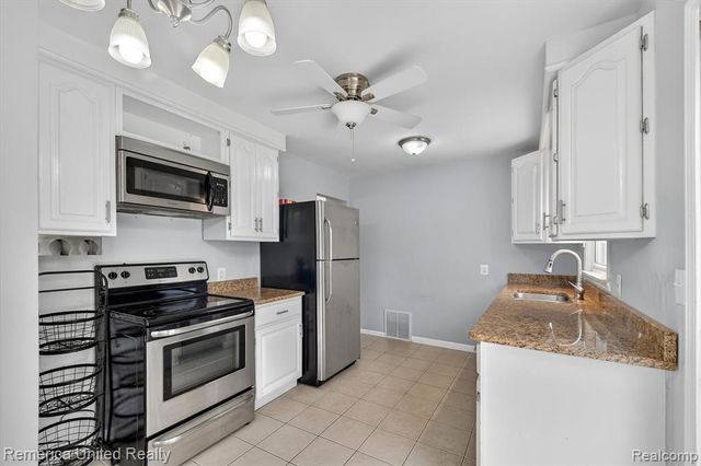 508 S Chocolay Avenue, Clawson, MI 48017