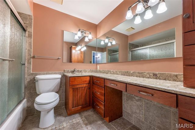 4849 Gatesbury Drive, St Louis, MO 63128