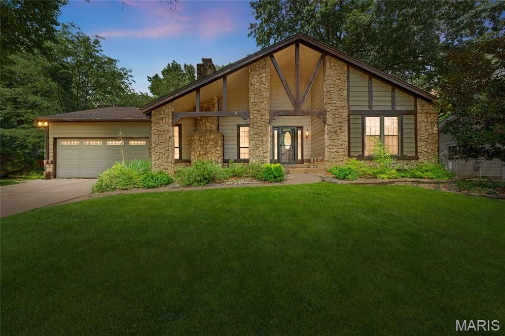 4849 Gatesbury Drive, St Louis, MO 63128