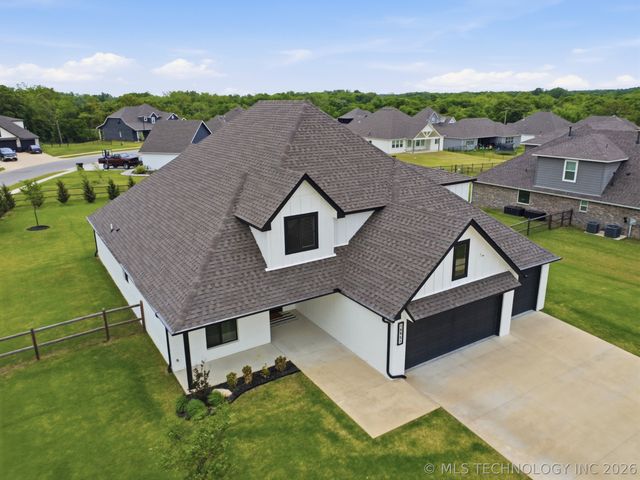 18951 E Orchard Circle, Catoosa, OK 74015