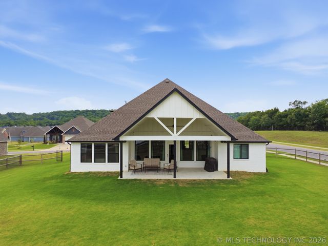 18951 E Orchard Circle, Catoosa, OK 74015