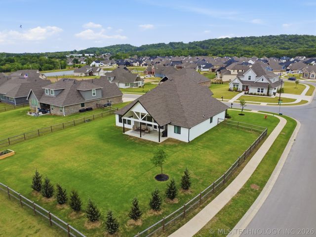 18951 E Orchard Circle, Catoosa, OK 74015