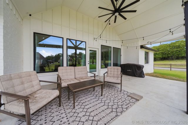 18951 E Orchard Circle, Catoosa, OK 74015
