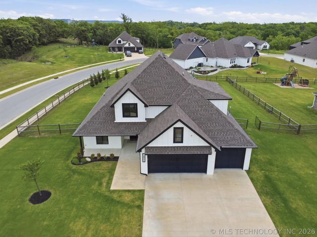 18951 E Orchard Circle, Catoosa, OK 74015