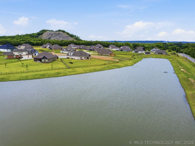18951 E Orchard Circle, Catoosa, OK 74015