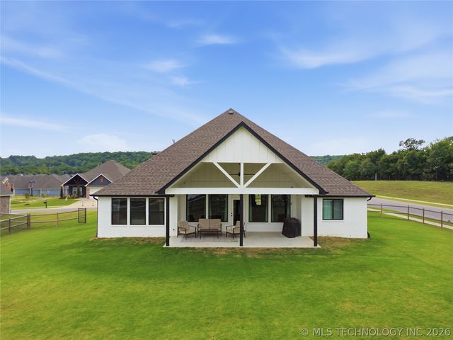 18951 E Orchard Circle, Catoosa, OK 74015